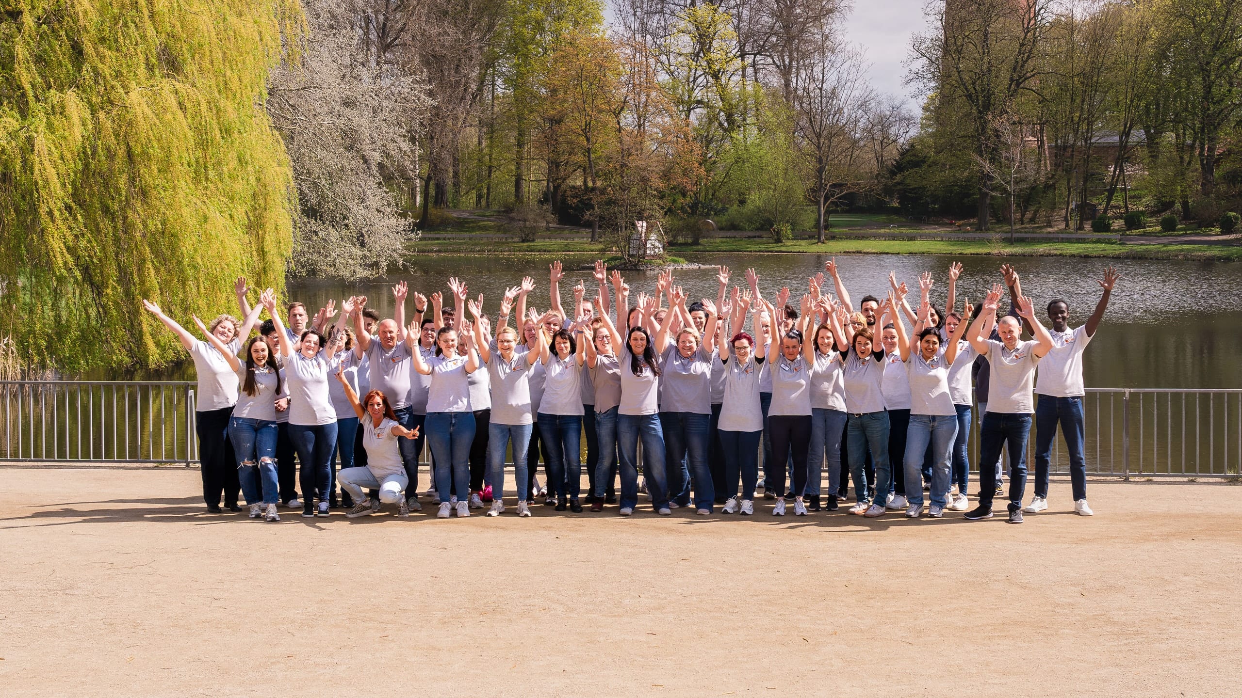 Teamfoto am Wasserturm